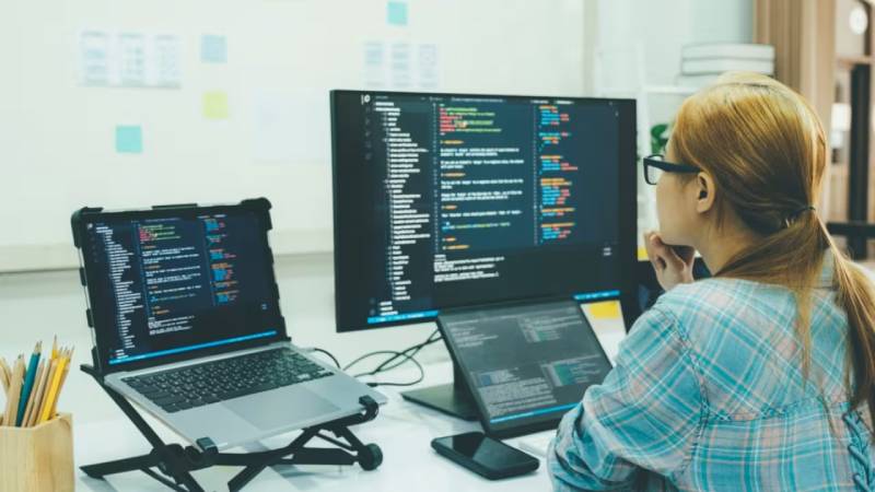 金堂县高新区小程序开发：Python融入微服务与混合云架构，解锁科技园区的开发新范式